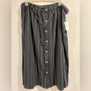 NWT- Black and white pinstripe skirt w/tie & buttons plus size midi high waisted